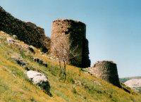 Нижняя башня генуэзской крепости Чембало в Балаклаве (50k)