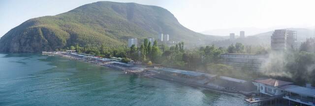 Панорама пляжа санатория "Крым" и горы Аю-Даг