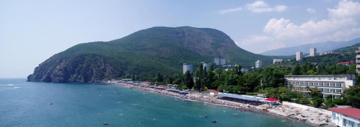 Аю-Даг и пляж санатория "Крым"